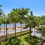 Stonetree - Luxury 2 Bedroom - Beach Access